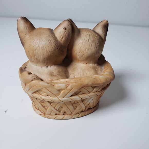 Vintage Royal Crown Kittens In A Basket Figurine Beige Tan Retro Cat Collector - Picture 2 of 4
